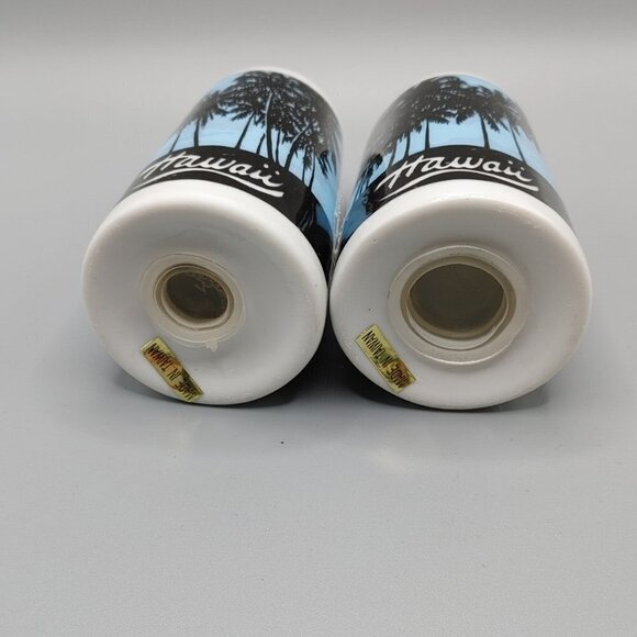 Vintage Hawaii Souvenir Salt and Pepper Shakers - Picture 3 of 5